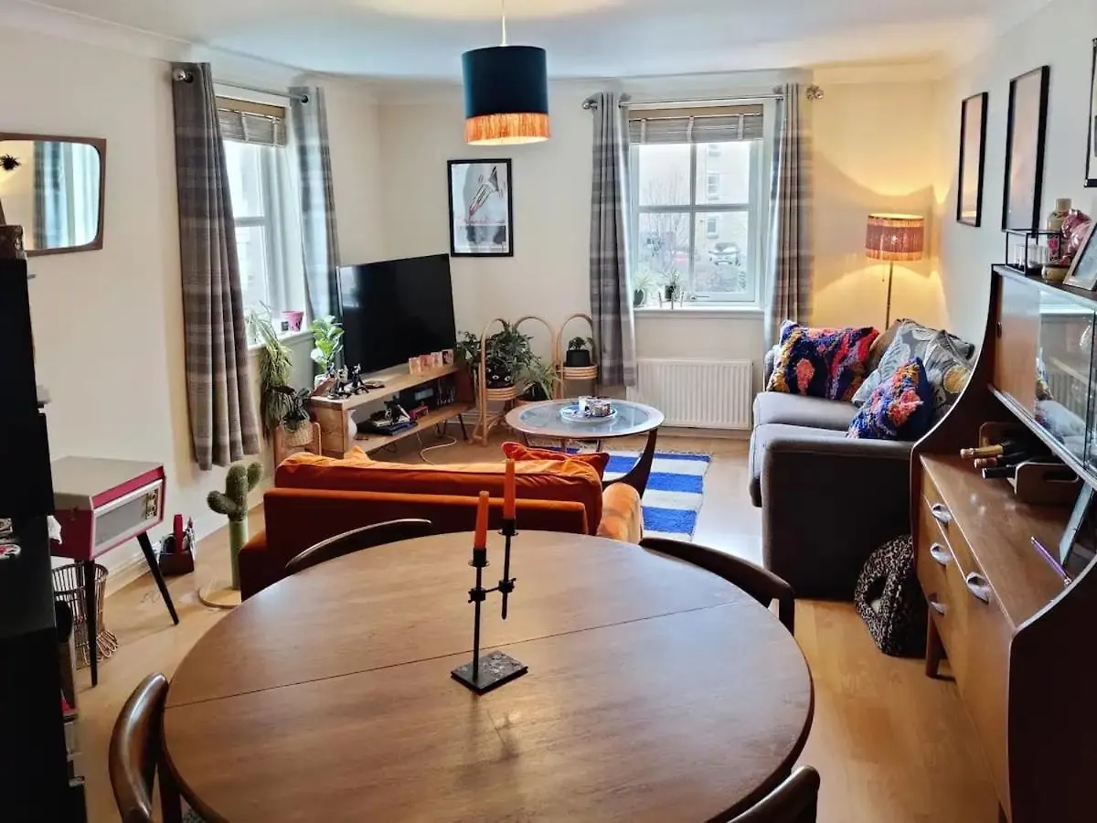 Spacious 2-Bed On Tramline, City Centre In 30Mins Edinburgh