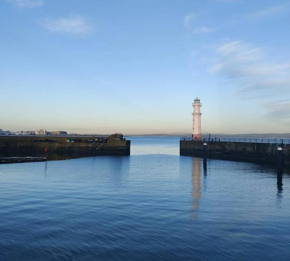 Spacious 2-Bed On Tramline, City Centre In 30Mins Edinburgh Apartment